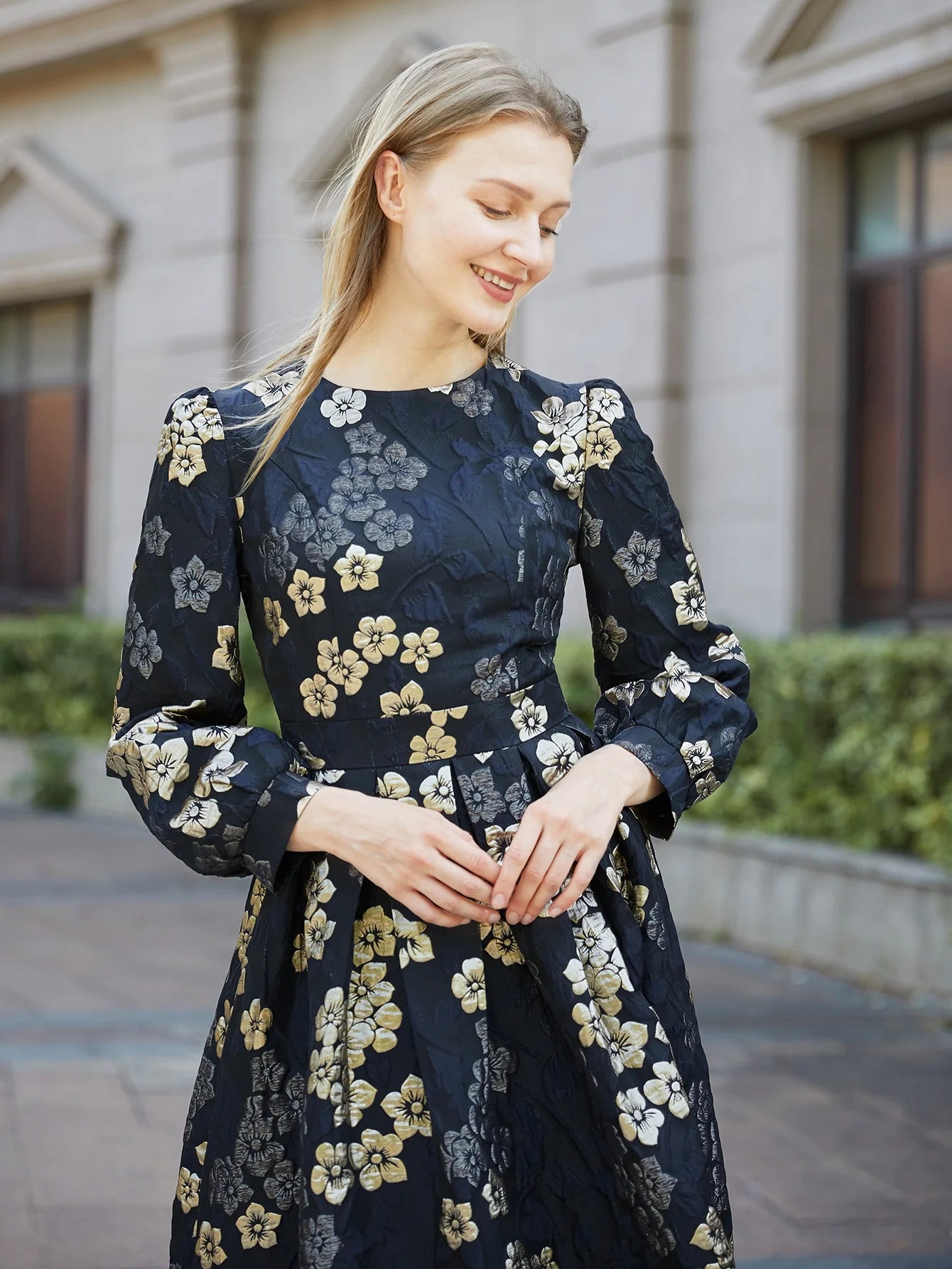 Elegant Jacquard Abaya (Kaftan) – Timeless Modesty