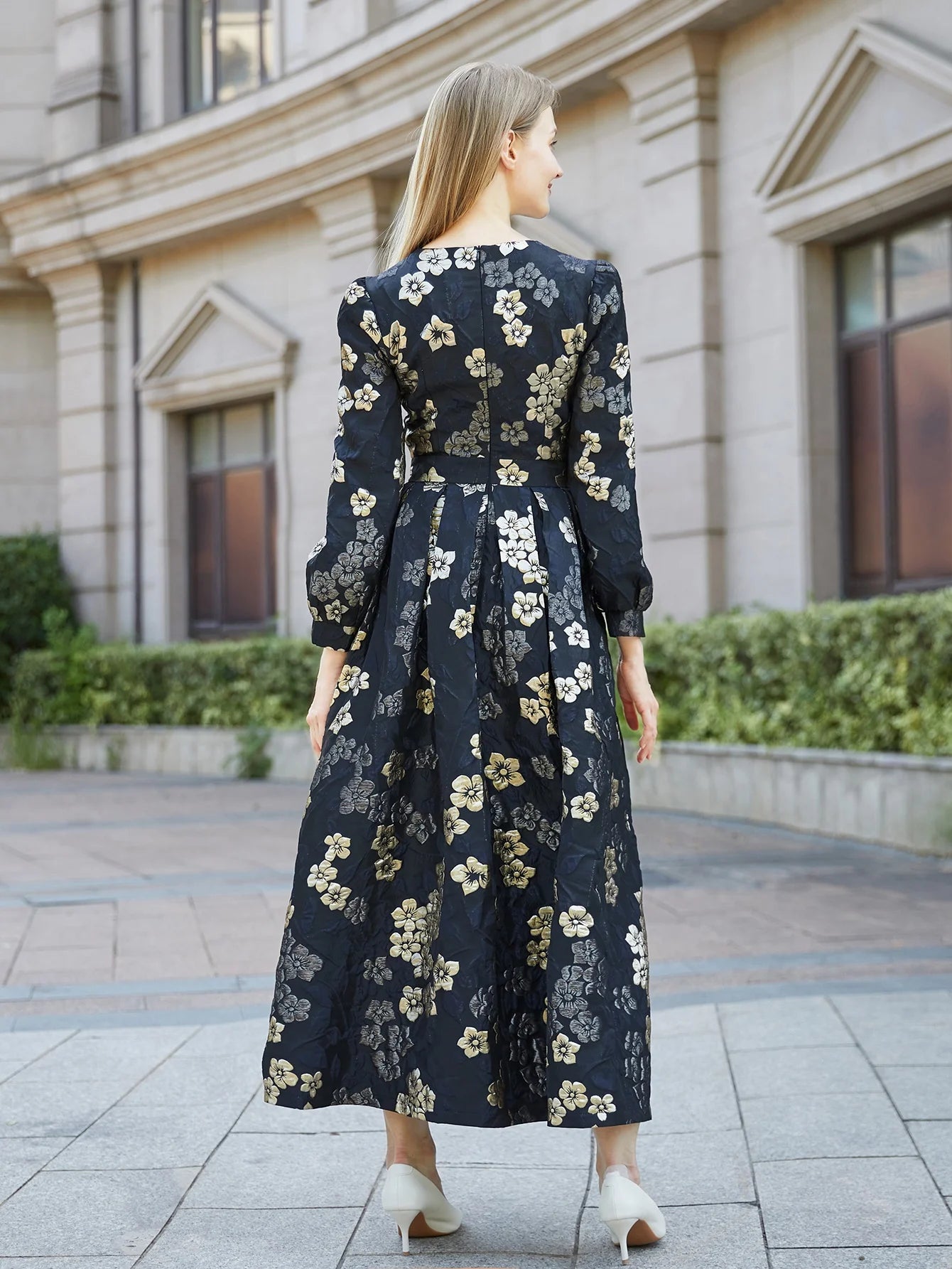 Luxury Islamic Dress – Embroidered Abaya from kufeyeh.com