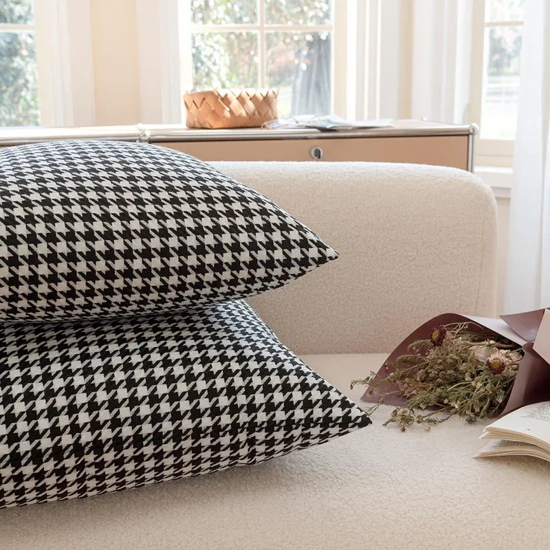 Kufeyeh-Inspired Houndstooth Pillow Cover: Chic Home Décor